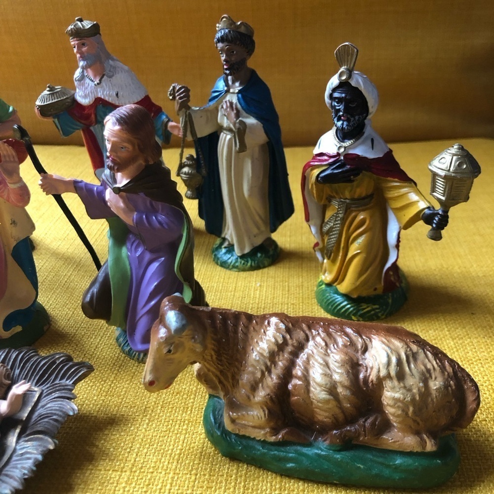 Vintage Italian Collectible Nativity Figurine Set - Picture 5 of 15